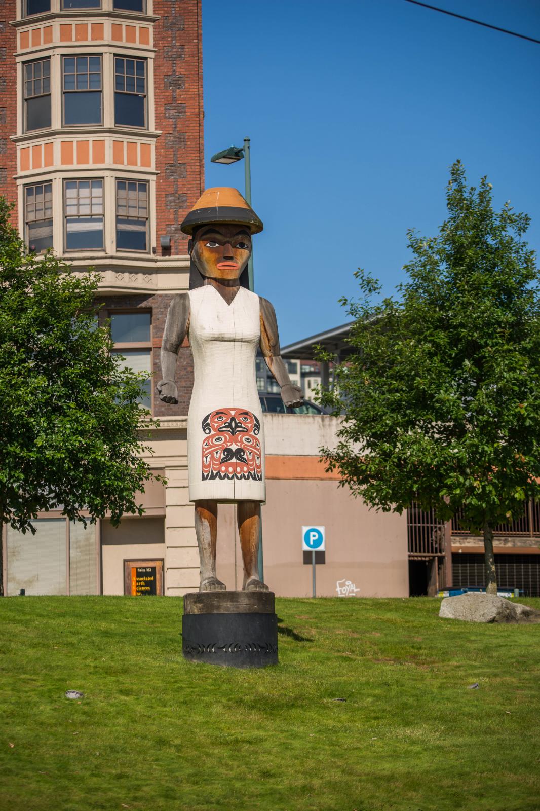 The carved wooden Welcome Figure, by Puyallup artist Shaun Petersen, along the Prairie Line Trail